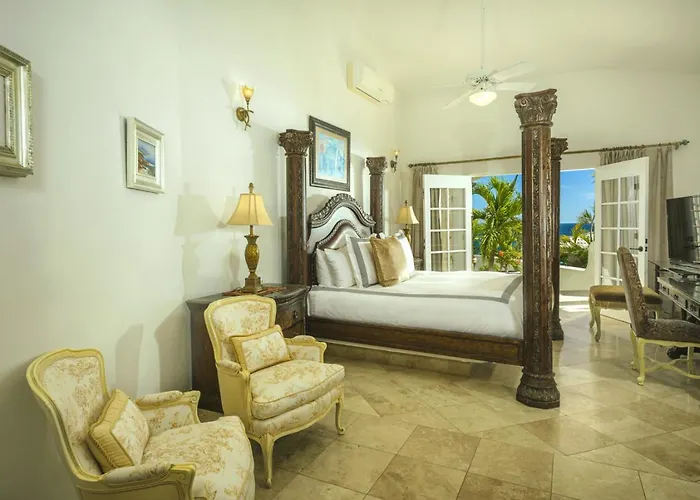 Punta Bella Paraiso Beachfront Villa *